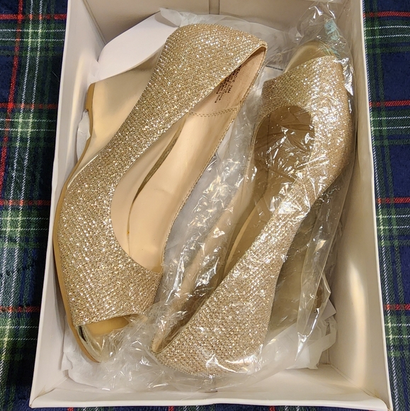 NWOT Simply Pelle - SIZE 7.5 - Picture 2 of 9